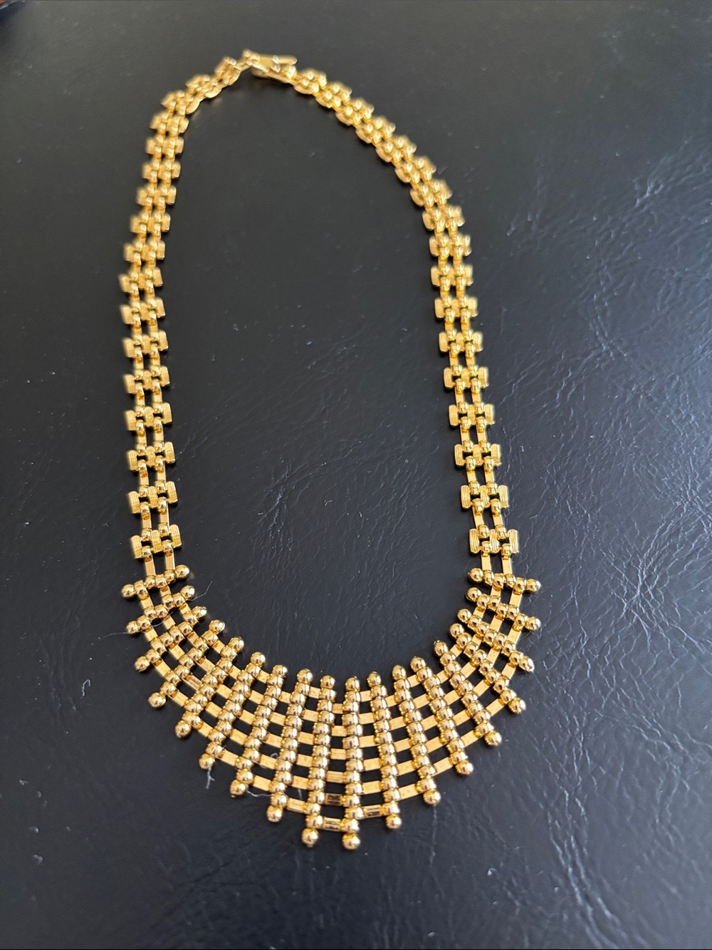 Elegant Gold Collar Necklace - Women Costume Jewelry